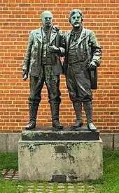 Laurits Tuxen, Skulptur af Michael Ancher og P.S. Krøyer ved Skagens Museum, 1910