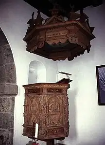 Prædikestol fra 1600-tallet med lydhimmel