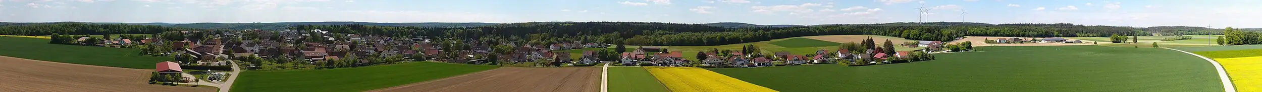 Udsigt i retning syd - vest - nord (17. maj 2020).