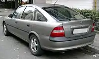Vectra 5-dørs "Basis" (1995–1998) bagfra