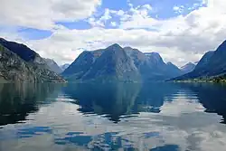 Oppstrynsvatnet set mod vest Foto: Chell Hill, 2010