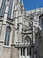 Stræbepiller og -buer ved Sint-Petrus-en-Pauluskerk; Ostende, Belgien