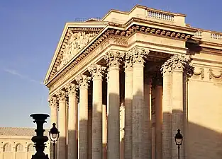 Søjlehal (Porticus)