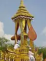 En kongelige urne Phra Ghote Thong Yai på Phra Maha Phichai Ratcharot (The Royal Great Victory Carriage), den forgyldte kongelige stridsvogn (2012).