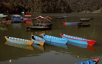 Både på Phewa