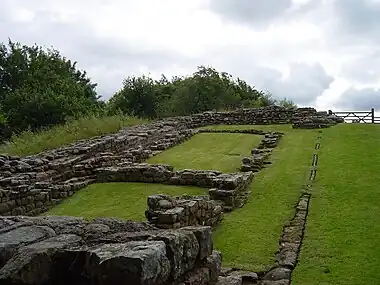Poltross Burn, Milecastle 48, der er bygget på en stejl skråning