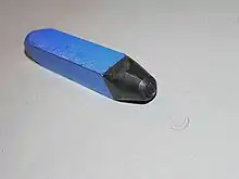 Med punsel og hammer kan præget bankes ind i det pågældende materiale