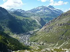 Val d'Isère by set fra Col de l'Iseran