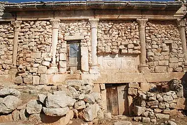 Hus i Refade (nord) med tilmuret porticus.