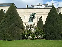 Grubleren i parken ved Rodin-museet i Paris