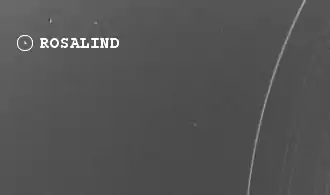 Månen Rosalind ved Uranus' ringsystem