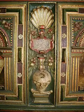 Udsnit af Rosenholmskabet fra 1607 med et Memento Mori, dødningehovedet med timeglasset