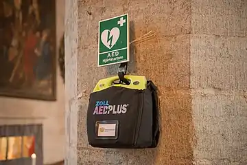 Svensk hjertestarter ved Sankt Nicolai kyrka, Örebro