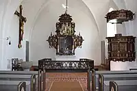 Kirkens indre set mod koret