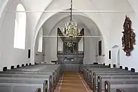 Kirkens indre set mod vest