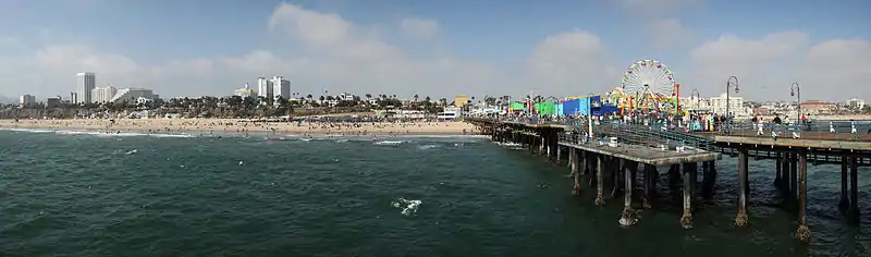 Panorama af stranden i Santa Monica og Santa Monica Pier