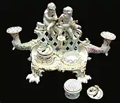 Luksurøst skrivesæt af Ludwigsburger Porcelæn, ca. 1765