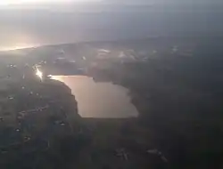 Sjælsø set fra vest mod øst. Hørsholm Kommune til venstre, Rudersdal til højre.