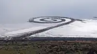 Spiral Jetty af Robert Smithson fra 1970 ved Great Salt Lake, UtahEn ca. 450x4½m spiral rager ud i søen41°26′16″N 112°40′08″V﻿ / ﻿41.437778°N 112.668889°V﻿ / 41.437778; -112.668889