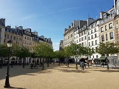 Place Dauphine set fra øst mod Pont Neuf i Vest