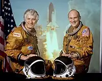 (V-H) Besætningsmedlemmer Thomas K. Mattingly og Henry W. Hartsfield.