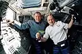 Dominic Gorie og Mark Kelly under STS-108