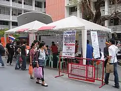 Gadebod i Bangkok til indsamling af 50.000 underskrifter til borgerforslag for at afsætte premierminister Thaksin Shinawatra, 5. marts