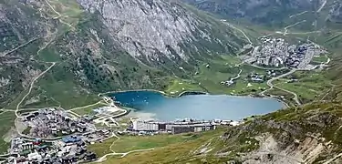 Tignes om sommeren med Val Claret øverst i billedet