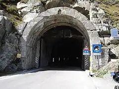 Indkørsel til tunnel på den Italienske side