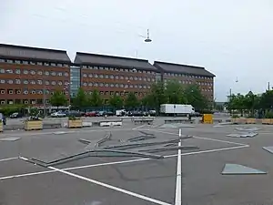 Movias hovedkvarter på den sydlige, indtil videre tomme del af Toftegårds Plads, juni 2015