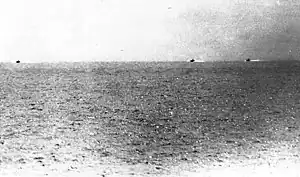 Billede taget fra USS Maddox af tre nordvietnamesiske motortorpedobåde i Tonkinbugten under træfningen den 2. august 1964.