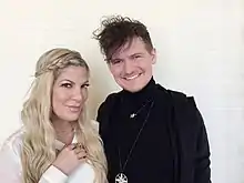 Tori Spelling og Mads Adam Heindorf i forbindelse med Svane projektet til fordel for Kræftramte Børn.