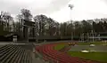 Måltavle, løbebane og endetribune på Vejle Atletikstadion
