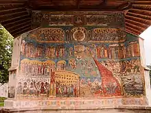 Den yderste dom (dommedag) malet udvendigt på Sankt Georgs-kirken i det tidligere Voroneţ-kloster fra 1487 i Moldavien, Rumænien. Billederne udendørs udført midt i 1500-tallet.