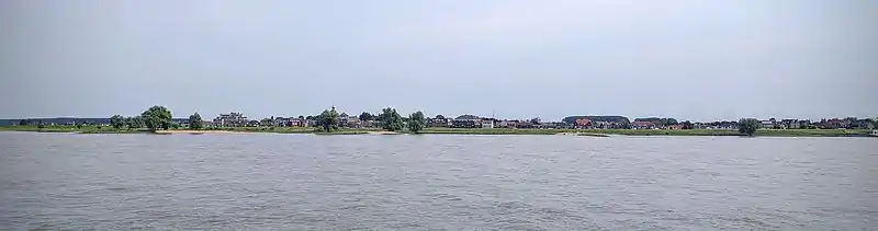 udsigt på byen Werkendam og Nieuwe Merwede