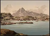 Kabelvåg med Vågakallen i baggrunden. Foto fra 1890-tallet.