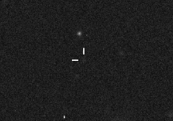 Animation af billeder fra opdagelsen af S/2003 J18 i 2003