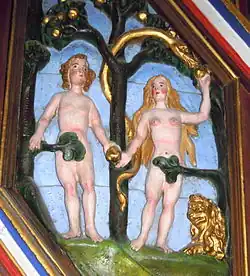 Adam og Eva i Edens have fremstillet i form af træfigurer i relief på prædikestolen i Stavanger Domkirke.