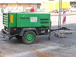 En kompressor XAS 66 fra Atlas Copco malet i kundetilpassede farver.