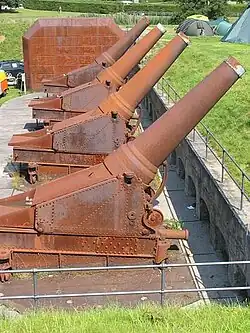 Et af tre 29 cm Haubits-batterier M/1910 på Charlottenlund Fort