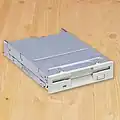 Standarddiskettedrev, der engang sad i de fleste stationære computere.