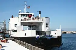 Hundested-Rørvigfærgen lægger til.