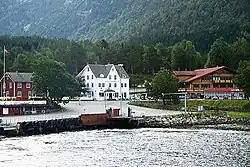 Kinsarvik færgekaj set fra færgen. Foto:&nbsp;Ed Fenton