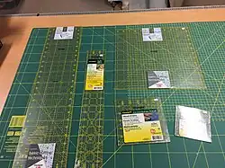 Linealer til patchwork. Fås med inch og med cm. Super nemt at skære dine stoffer efter.