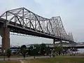 Dr. Martin Luther King Junior Memorial Bridge fører Interstate Highway 64 over Mississippi i St. Louis