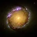 Spiralgalaksen NGC 1512 oven- eller nedenfra. NGC 1512 er 30 millioner lysår væk.