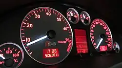 Kombiinstrument i Audi S6 C5 modelår 2002 med tilsluttet belysning