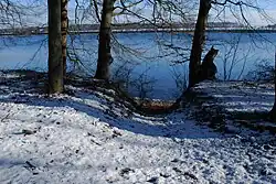 Jordrampe fra overgangen om morgenen den 29. juni, hvor 4 preussiske bådhold med tilsammen 2600 mand, mellem Sandbjerg og Sottrupskov, satte over Als Sund til i 166 robåde og pontonfærger.