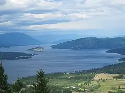 Shuswap Lakes vestlige bred