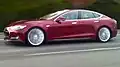 Den første Model S fra produktionslinjen.